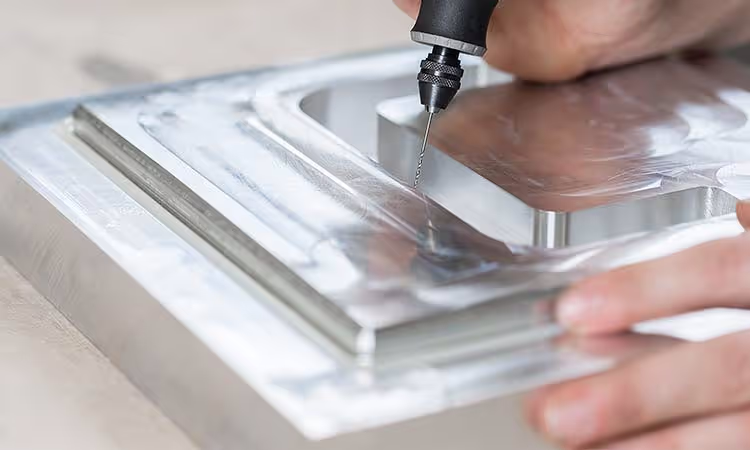 Güku Formenbau Detailansicht Schleifen