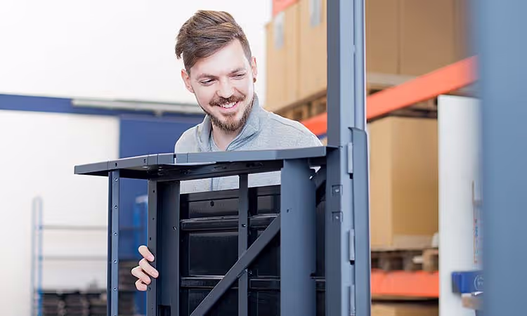 Güku Mitarbeiter bei Montage